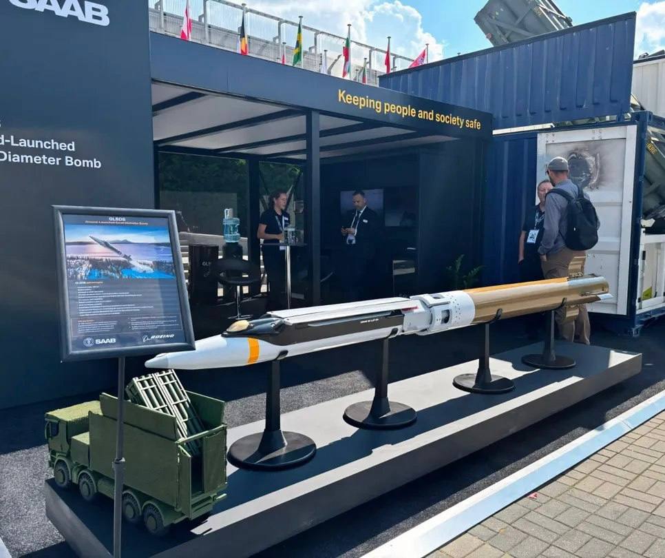 Kontejnerski lanser za GLSDB-ove proizvođača Saab. Fotografije: Militarnyi